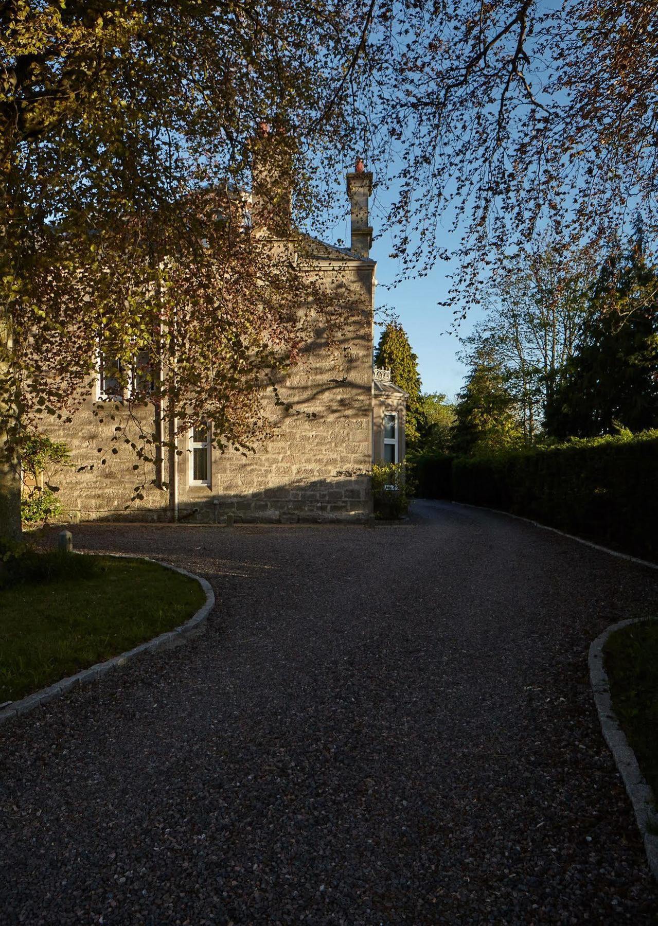 ネアン Tali Ayer Bed & Breakfast エクステリア 写真