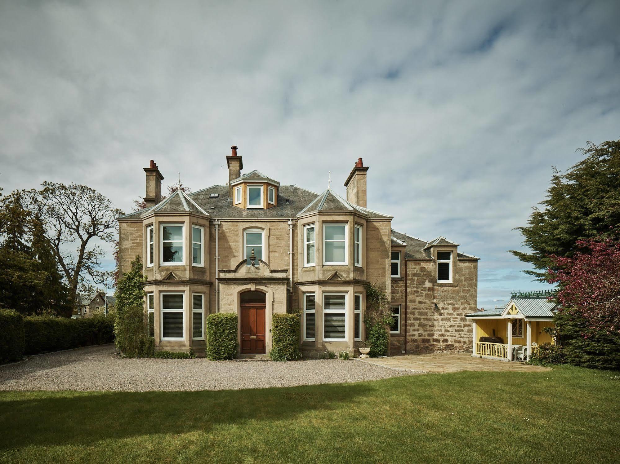 ネアン Tali Ayer Bed & Breakfast エクステリア 写真