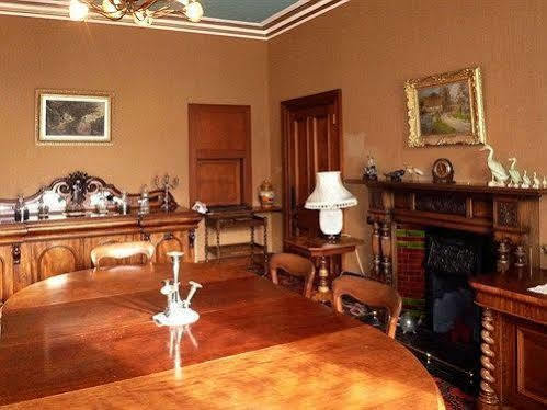 ネアン Tali Ayer Bed & Breakfast エクステリア 写真