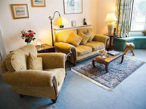 ネアン Tali Ayer Bed & Breakfast エクステリア 写真
