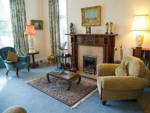 ネアン Tali Ayer Bed & Breakfast エクステリア 写真